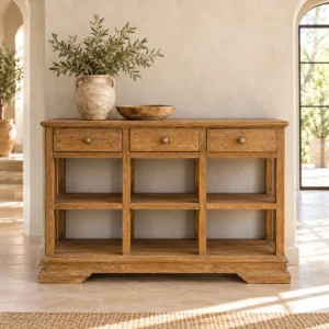 Console Woody en bois naturel avec six niches dans une entrée beige