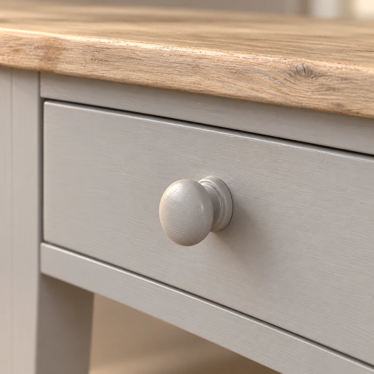 Bouton rond gris et tiroir de la console Boudoir