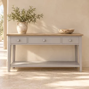 Console Boudoir grise et bois naturel dans une entrée beige
