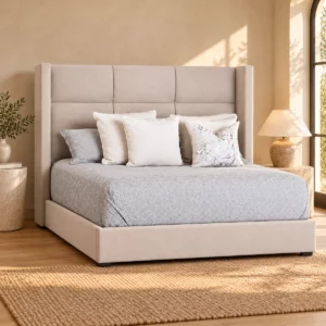Lit Jad beige grège et literie gris perle dans une chambre beige