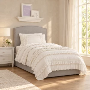 Lit junior Diana gris avec linge ivoire dans une chambre beige