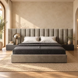 Lit Oxford en tissu grège et literie anthracite dans une chambre beige
