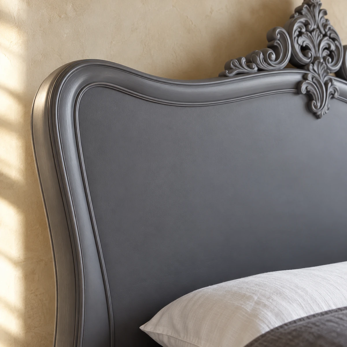 Cadre ondulé et moulure gris ardoise de la tête du lit Queen