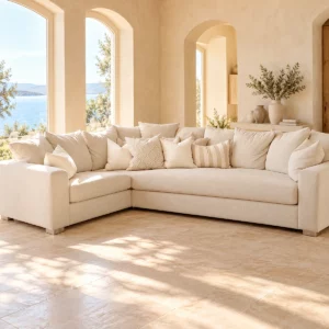 Salon de coin Jasmin ivoire dans une pièce claire aux murs beige