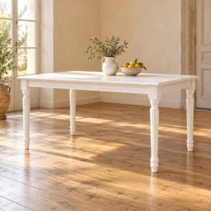Table rectangulaire Louis XVI ivoire dans une salle lumineuse