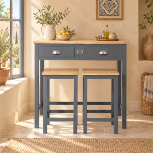 Table haute Club chêne et gris bleu avec deux tabourets dans un coin repas