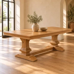 Table rectangulaire Woody en bois dans une salle lumineuse