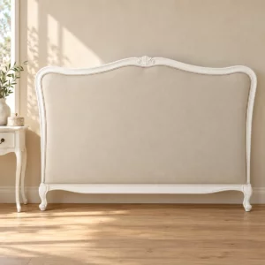 Tête de lit Flora beige à cadre blanc dans une chambre